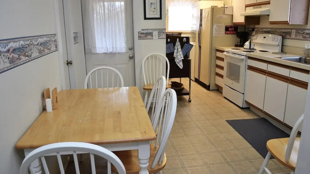 425 Beach Dr