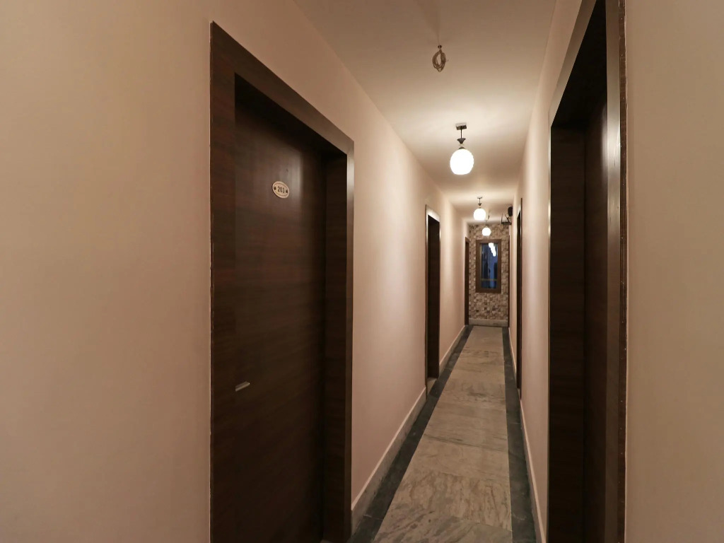 OYO 11723 Hotel Barney Grand