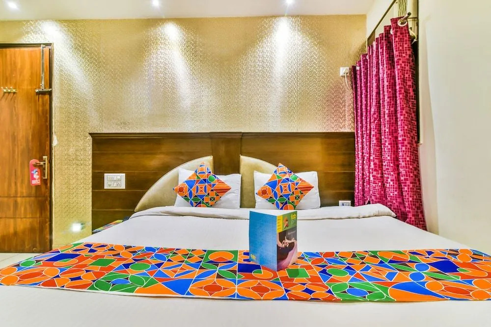 Hotel Le Grand - Walk-in from RK Ashram Metro Station