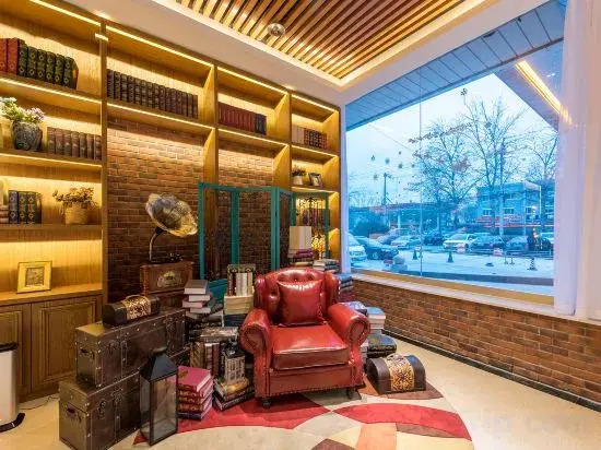 James Joyce Coffetel Hotel (Beijing Fengtai Huaxiang Xinfadi Subway Station)
