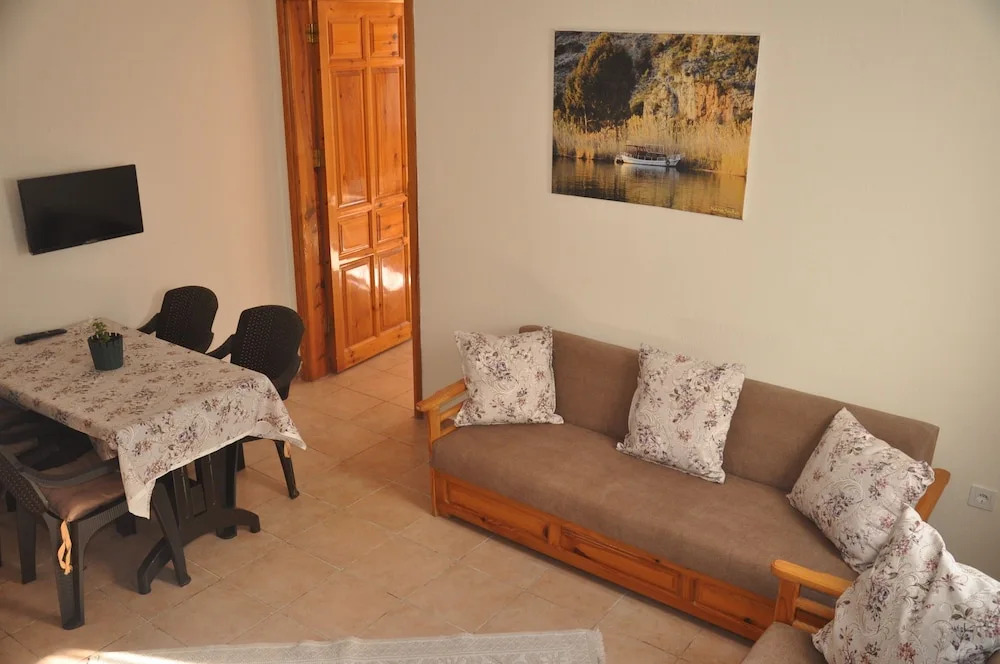 Dalyando Hotel