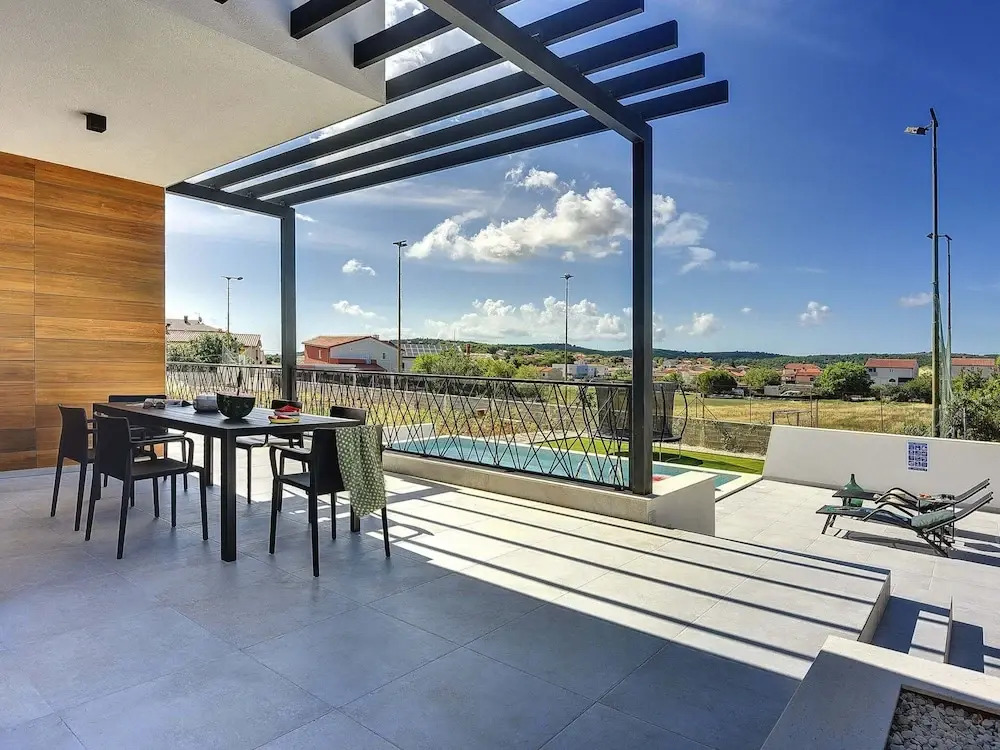 Villa Pomer with a private Swimming pool near the Sea