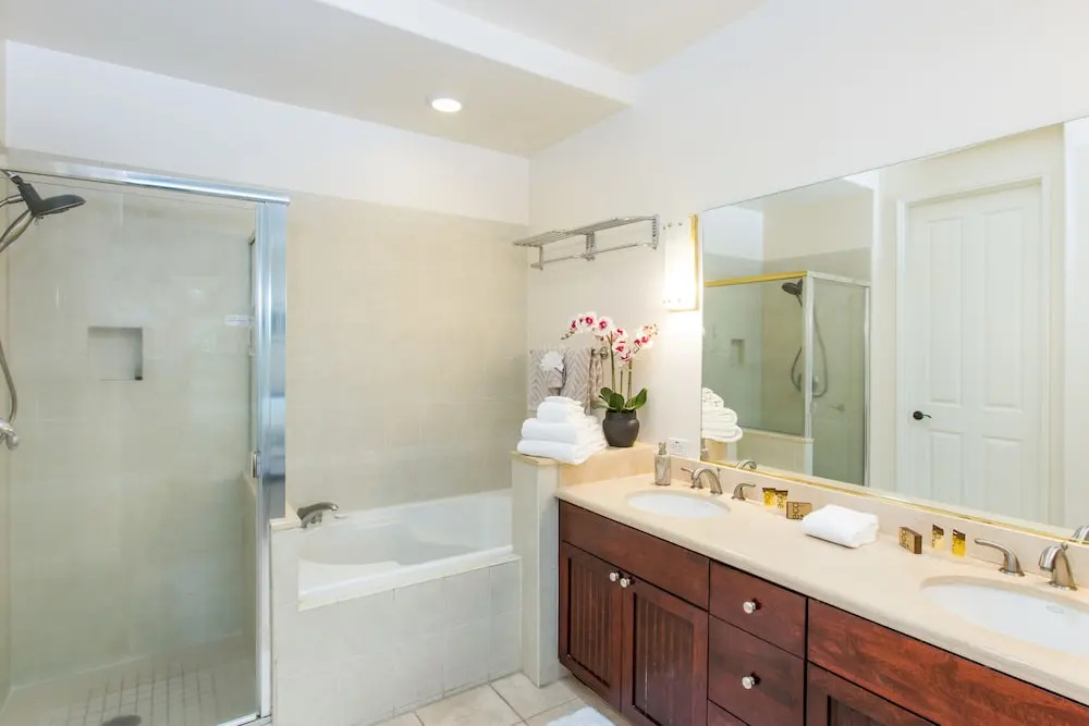 Luxe 2br/2ba - Infinity Pool & Spa - 1 Mile To Bay 2 Bedroom Condo