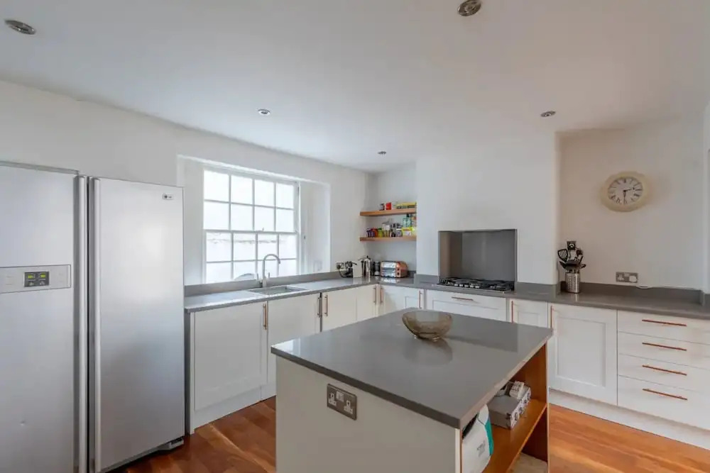 Stylish 2 Bedroom Home in Islington With Garden