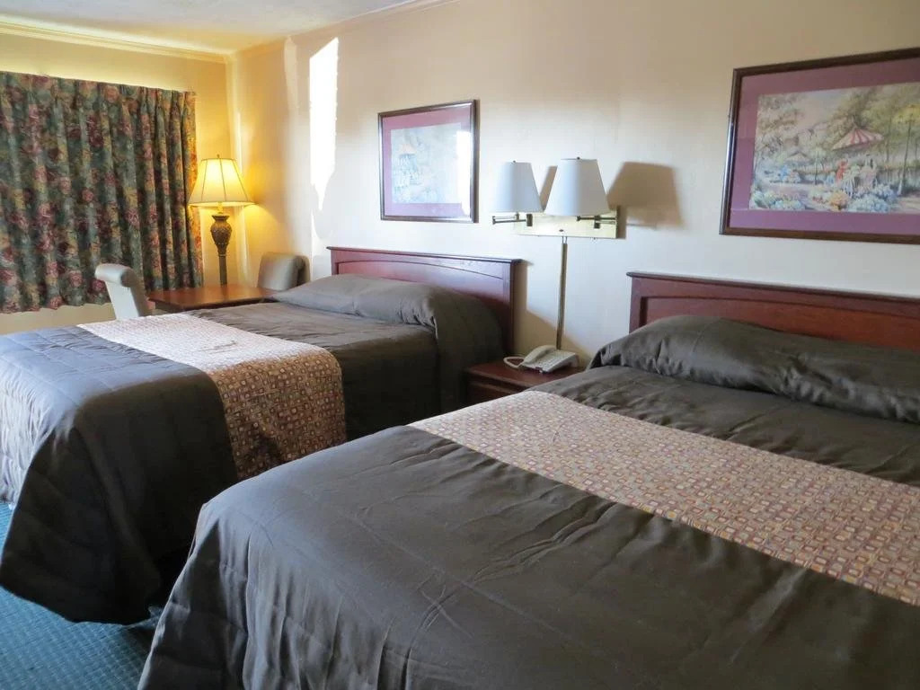 Redwood Inn
