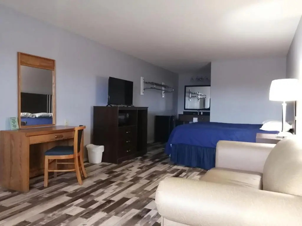 Riata Inn - Crystal City