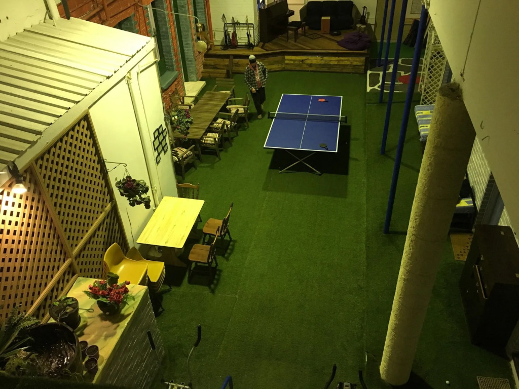 1849 Backpackers at The London