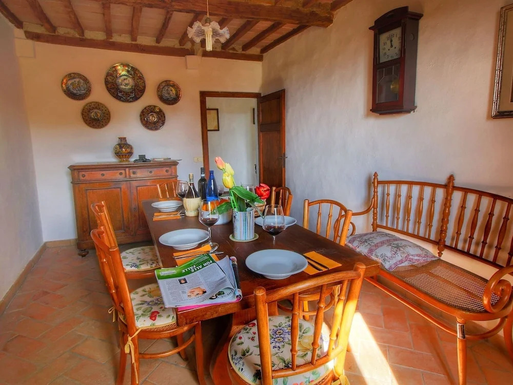 Cozy Farmhouse with Swimming Pool in Le Tolfe near Florence