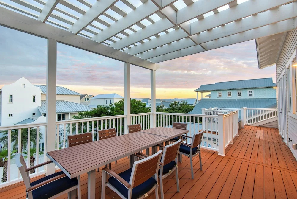 Stunning Luxury Beach Home: Gulf Views, Large Private Pool, Free Beach Setup!