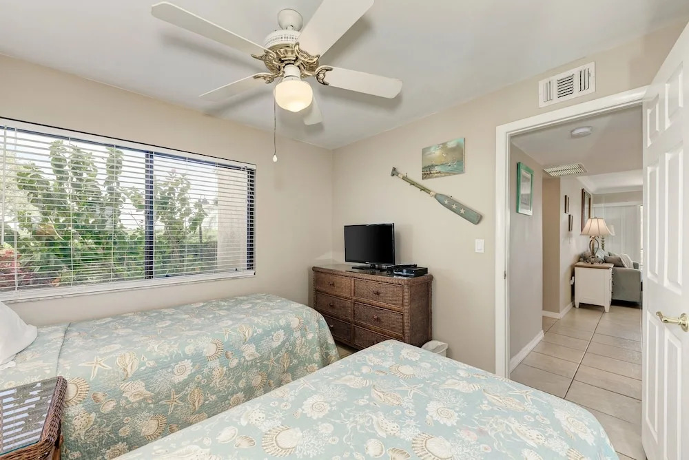 Midnight Cove Ii 111f - Spectacular Vacation Rental! 2 Bedroom Condo