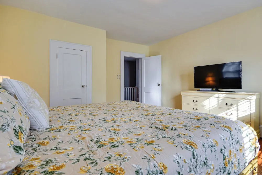 Great for Travel Nurses! Winston-salem Gem w/ Yard