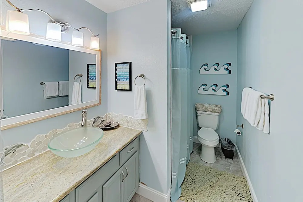 Just Blue Inn - 3 Br home by RedAwning