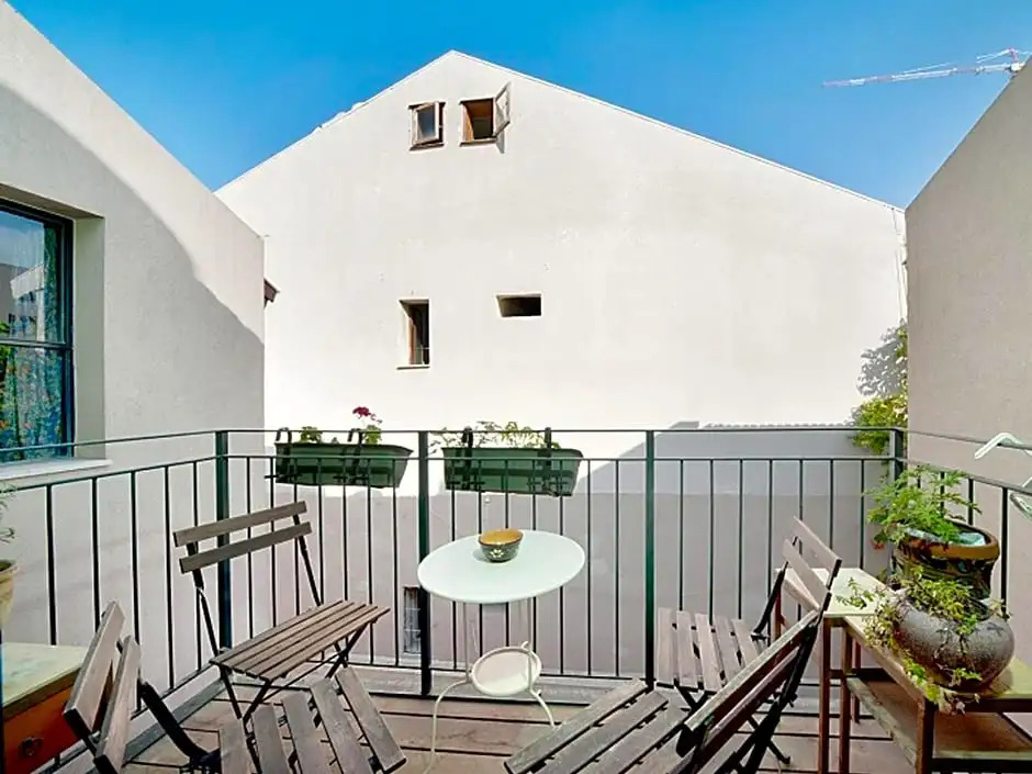 Neve Tzedek European Style w/ Balcony by Sea N' Rent