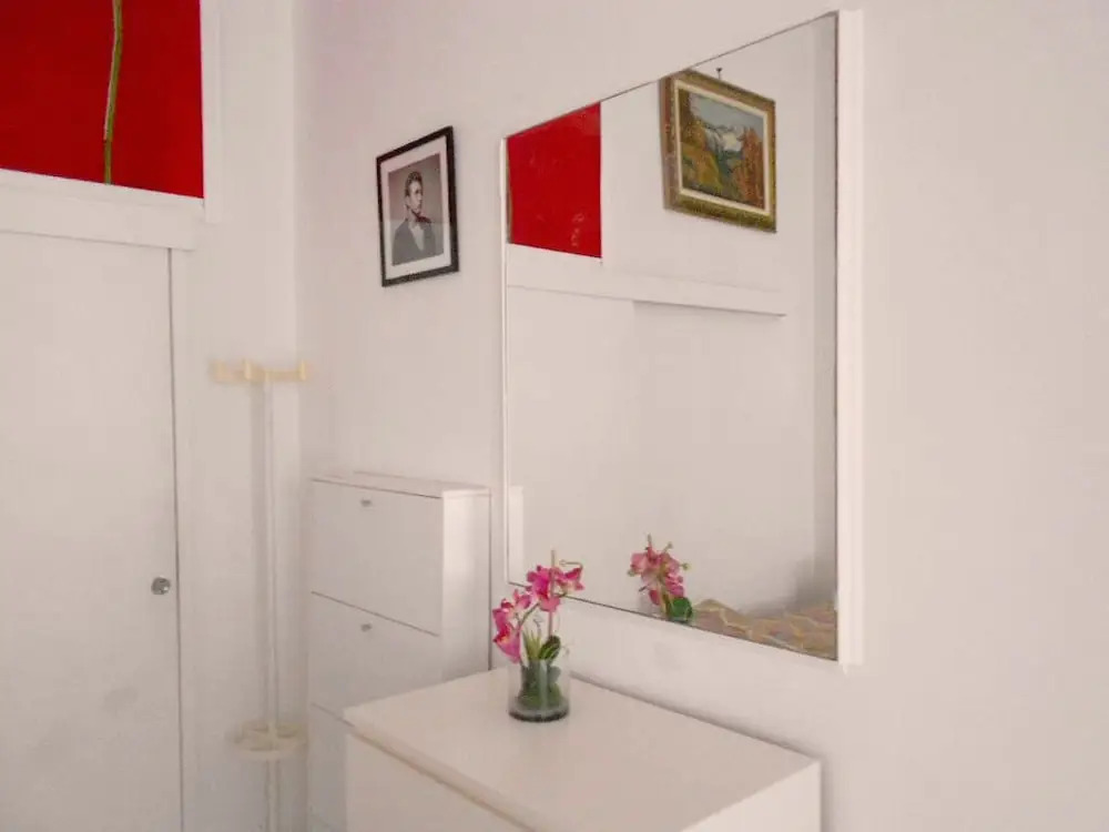 Private Room Noble in Shared Apartment