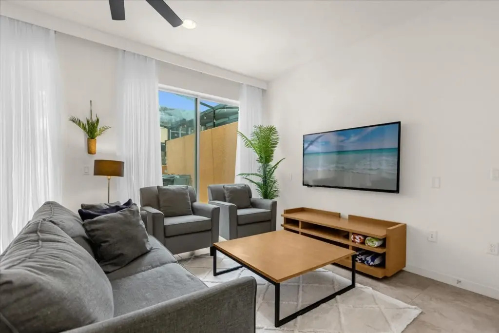 2 Bedrooms 25 Bathrooms Regal Oaks 2634 Cl