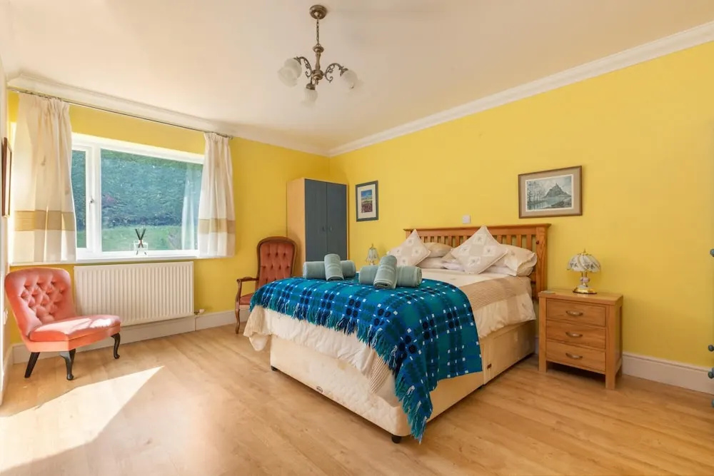 Sunningdale - Beach Side Cottage, Sea Views, Parking