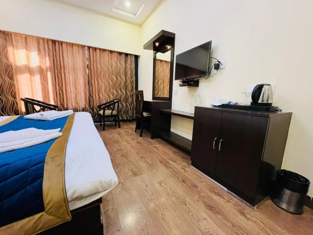The Ashoka Inn 300mts walkable from Mall Road
