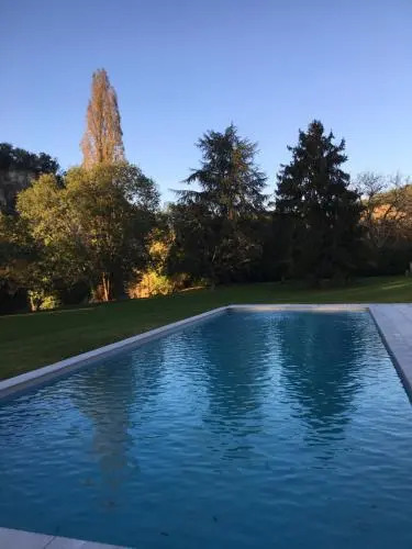 Par La Rivière