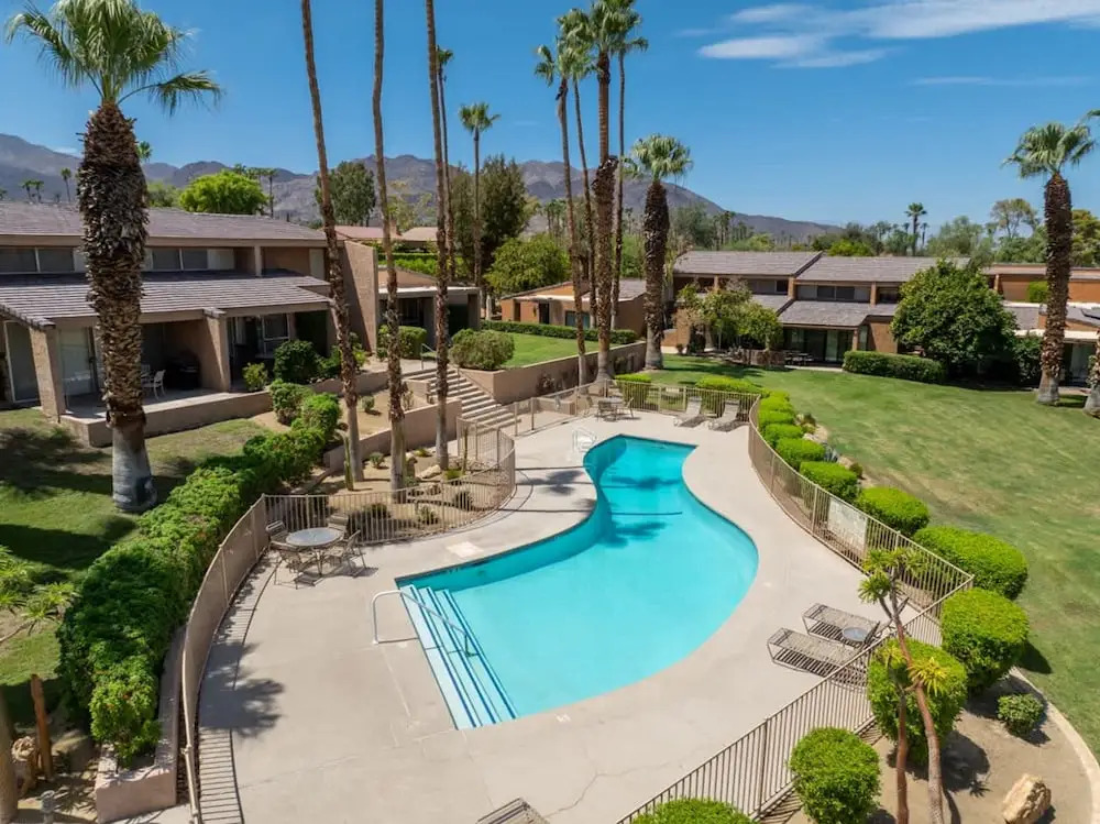 Desert Flower- Ironwood CC Condo Pool Spa