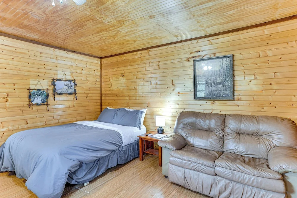 Cedar Falls Cabins #6: Hillside w/ Views!