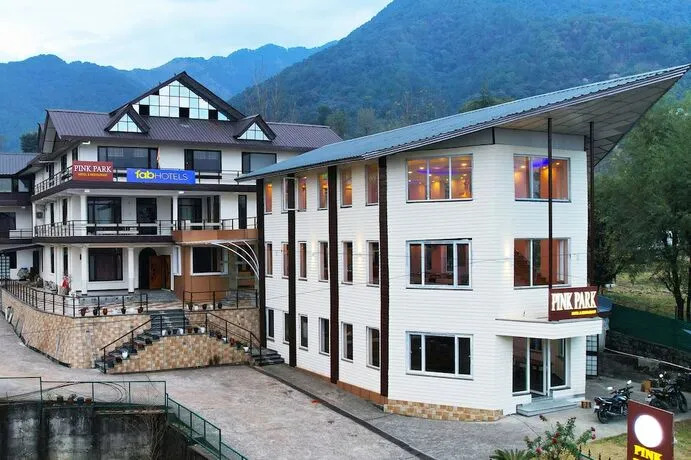 FabHotel Pink Park