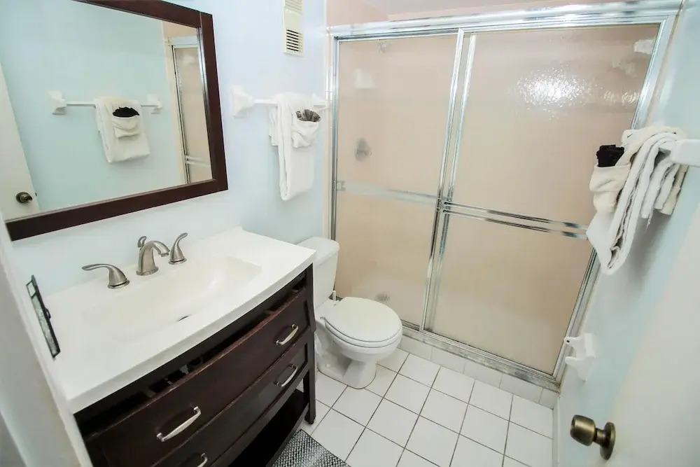 Point East 301