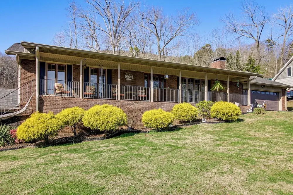 3 Mi to Ruby Falls: 'the Downer House' w/ Yard