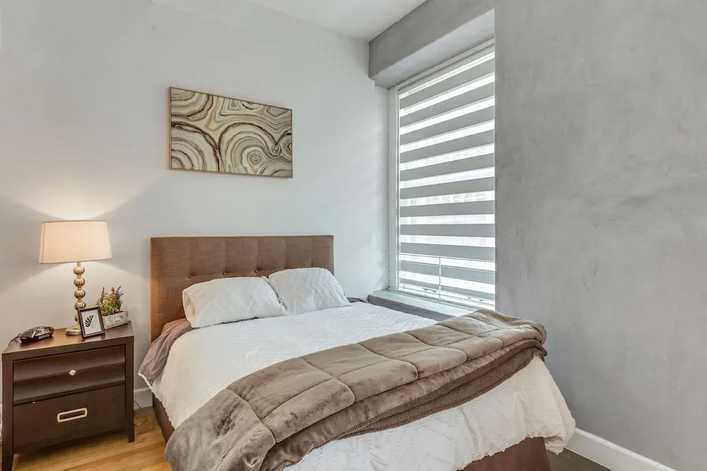 Stylish Deluxe 1BR At HWH by Oneluxstay