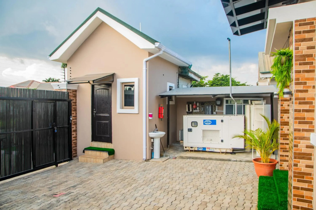 NIFEWAT APARTMENT leed studio apartment with gym, Netflix and WiFi
