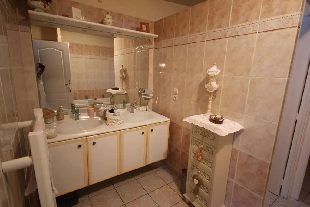 Bel Appartement climatisé de plain pied 80m de la mer grand séjour 2 chambres belle terrasse LXRM3