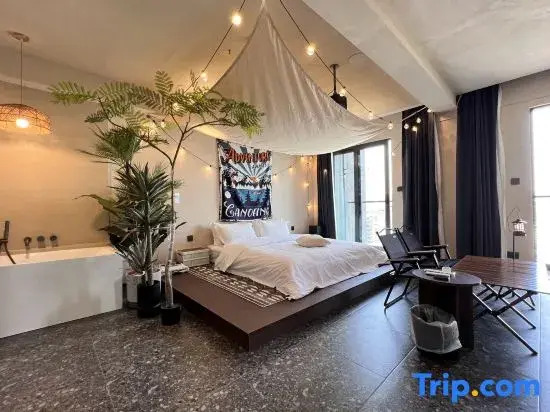 Yi She Designer Homestay (Guilin Railway Station Wanda Plaza Branch)