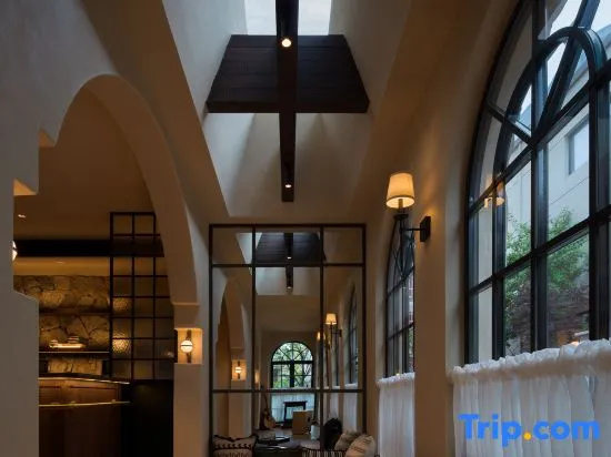 SOJOURN&SAGE | Secluded Designer Villa Resort