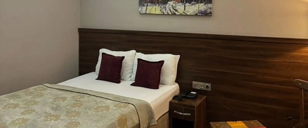 Grand Deluxe Hotel
