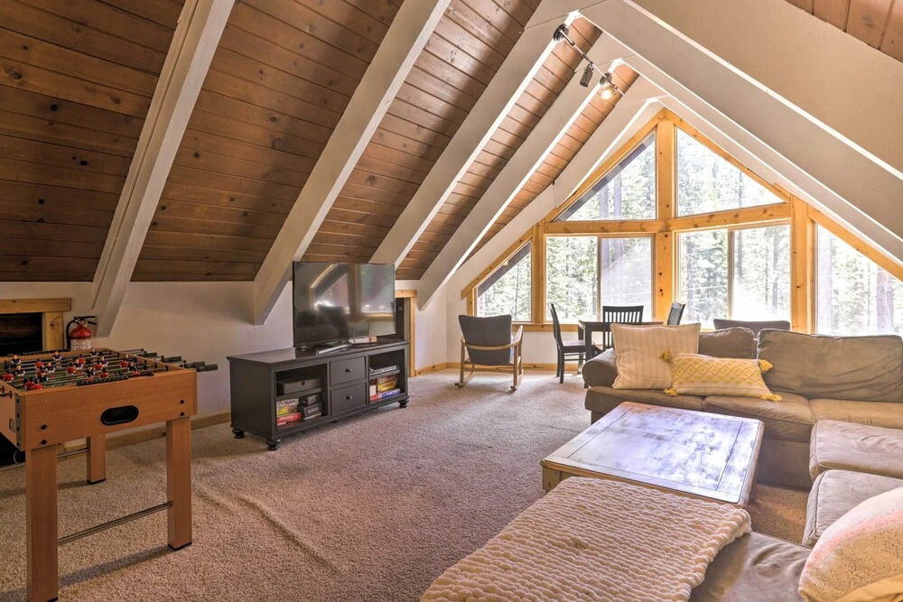 South Lake Tahoe Chalet w/ Hot Tub: By Ski & Golf!