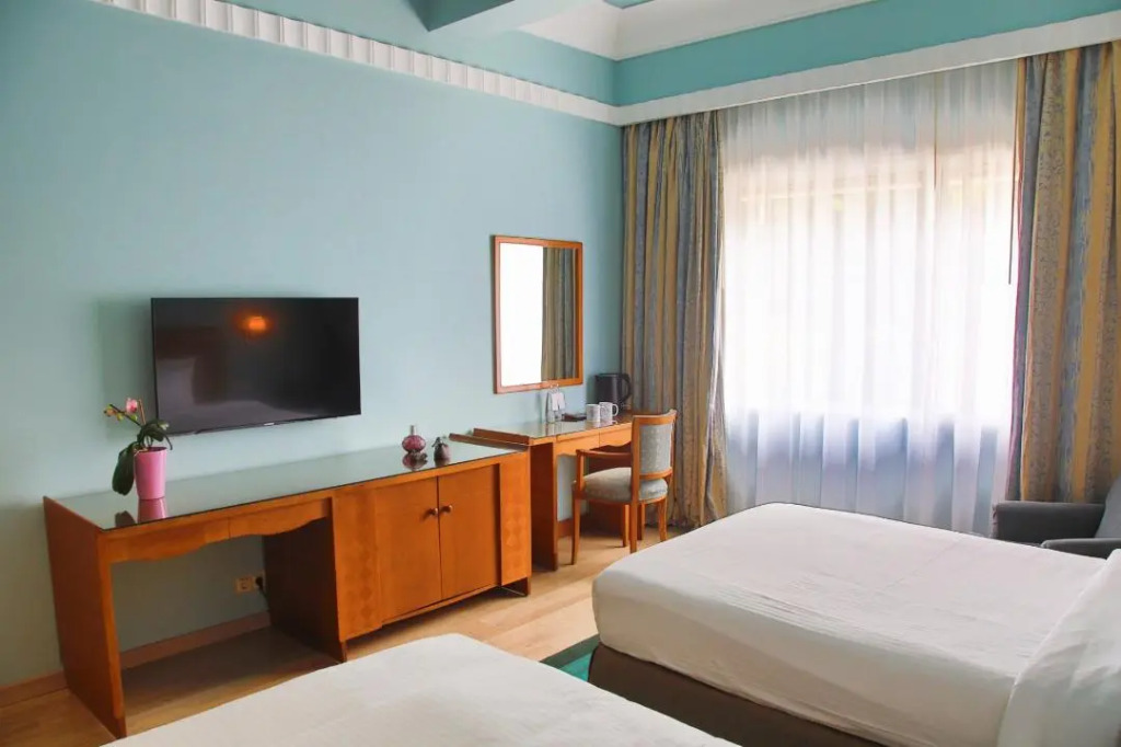 Warwick Palm Beach Hotel