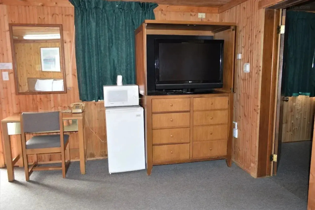 Green Acre Motel by OYO Near Rush County Airport