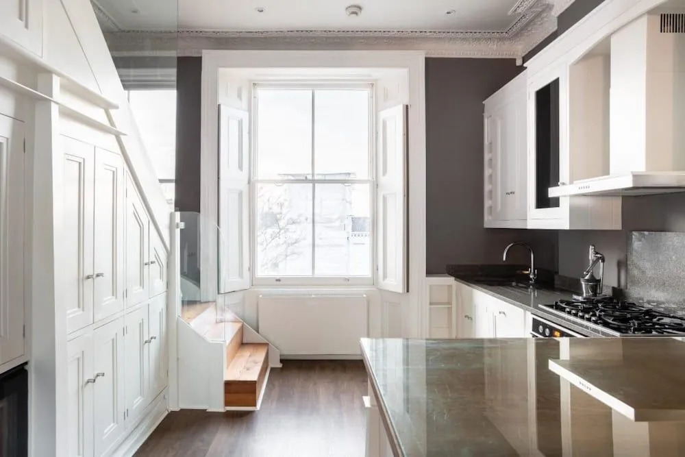The Notting Hill Escape - Modern & Bright 3BDR Flat with Balcony