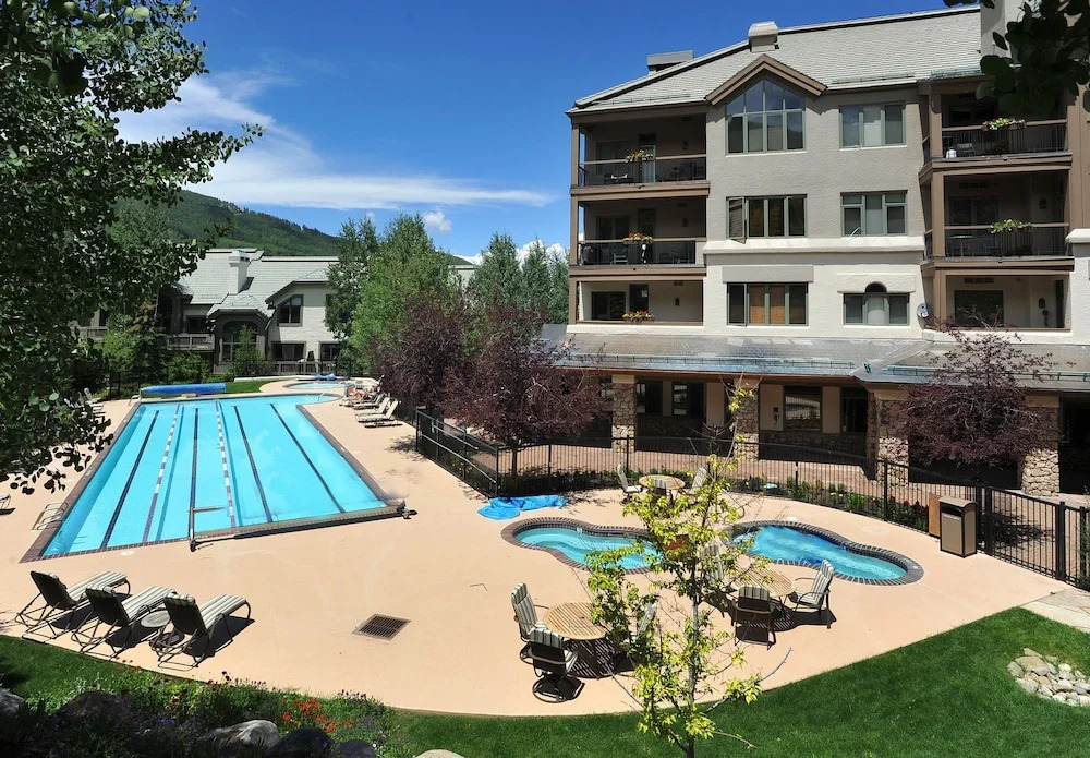 Highlands Slopeside #221 3 Bedroom Condo by RedAwning