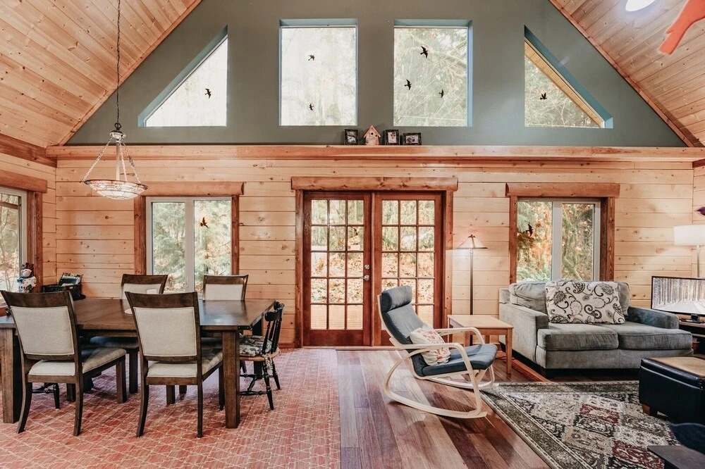 21gs - Log  - Pets Ok - Sleeps 6 3 Bedroom Home by RedAwning