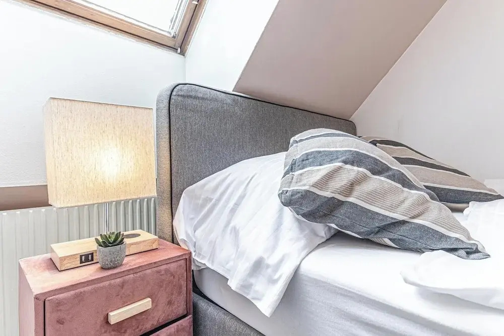 Stunning 12BR Floor For 24 People