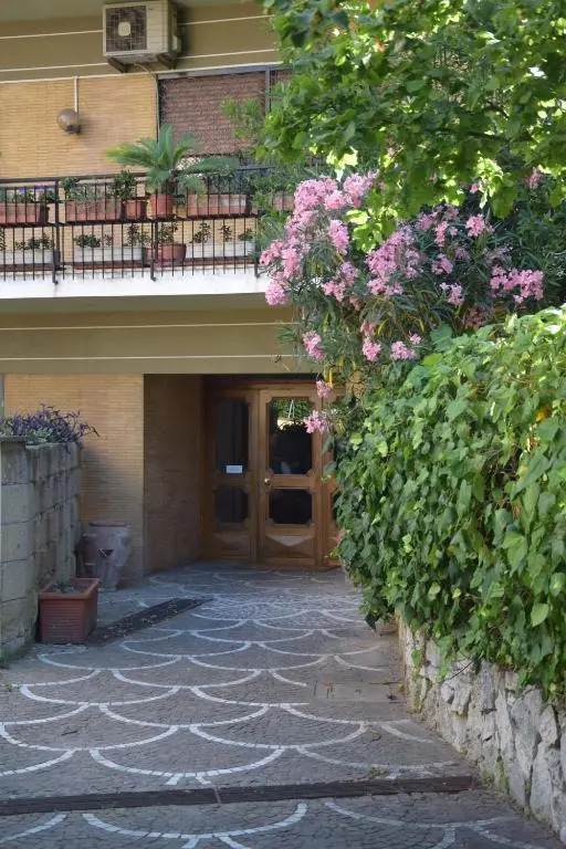 Eva's house