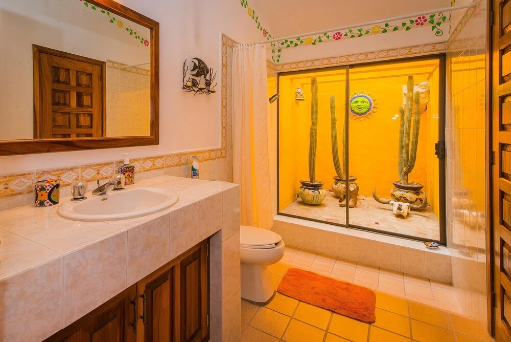 Walk to Cabo Marina & Downtown: Villa Mira Flores