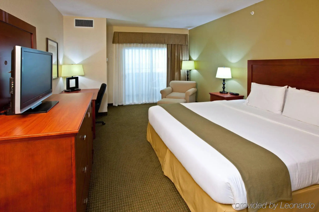Holiday Inn Express Hotel & Suites Bedford by IHG