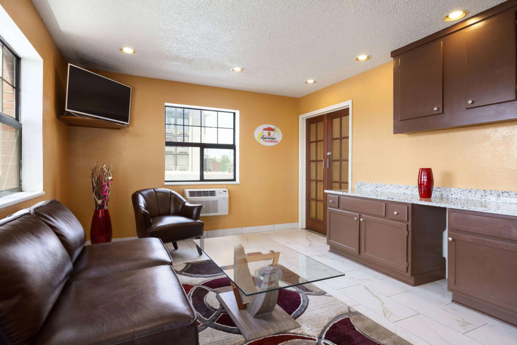 Super 8 by Wyndham Colorado Springs/Afa Area