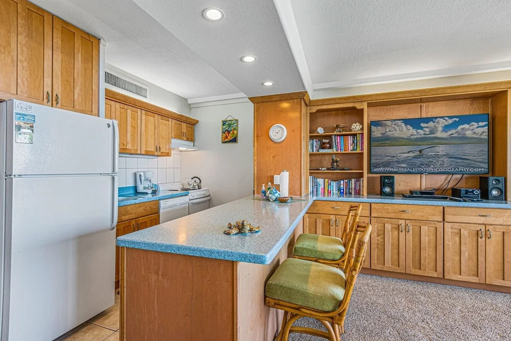 Maui Kai 805 Ocean View 1 bedroom/1 bath 1 Condo by RedAwning