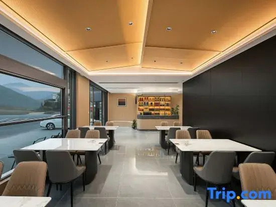 Lakeside Residence（ Grassland in Anji）