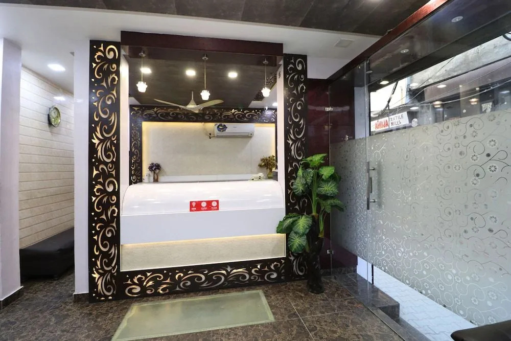 OYO 29637 Hotel Kakkar