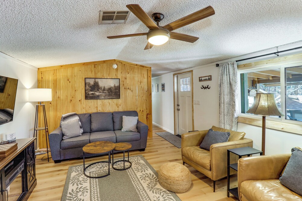 1 Mi to Woodland Lake! Cabin w/ Dog-friendly Yard
