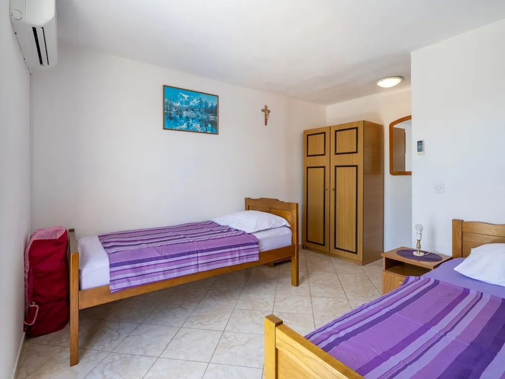 Simplistic Apartment in Okrug Gornji near Sea