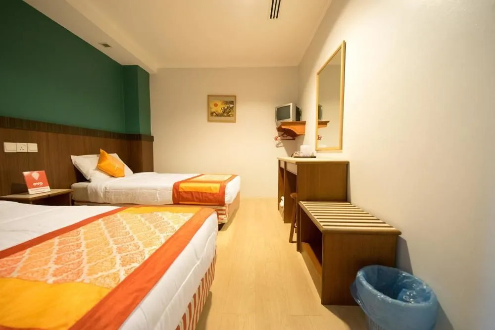 OYO 111 Hotel China Town Inn